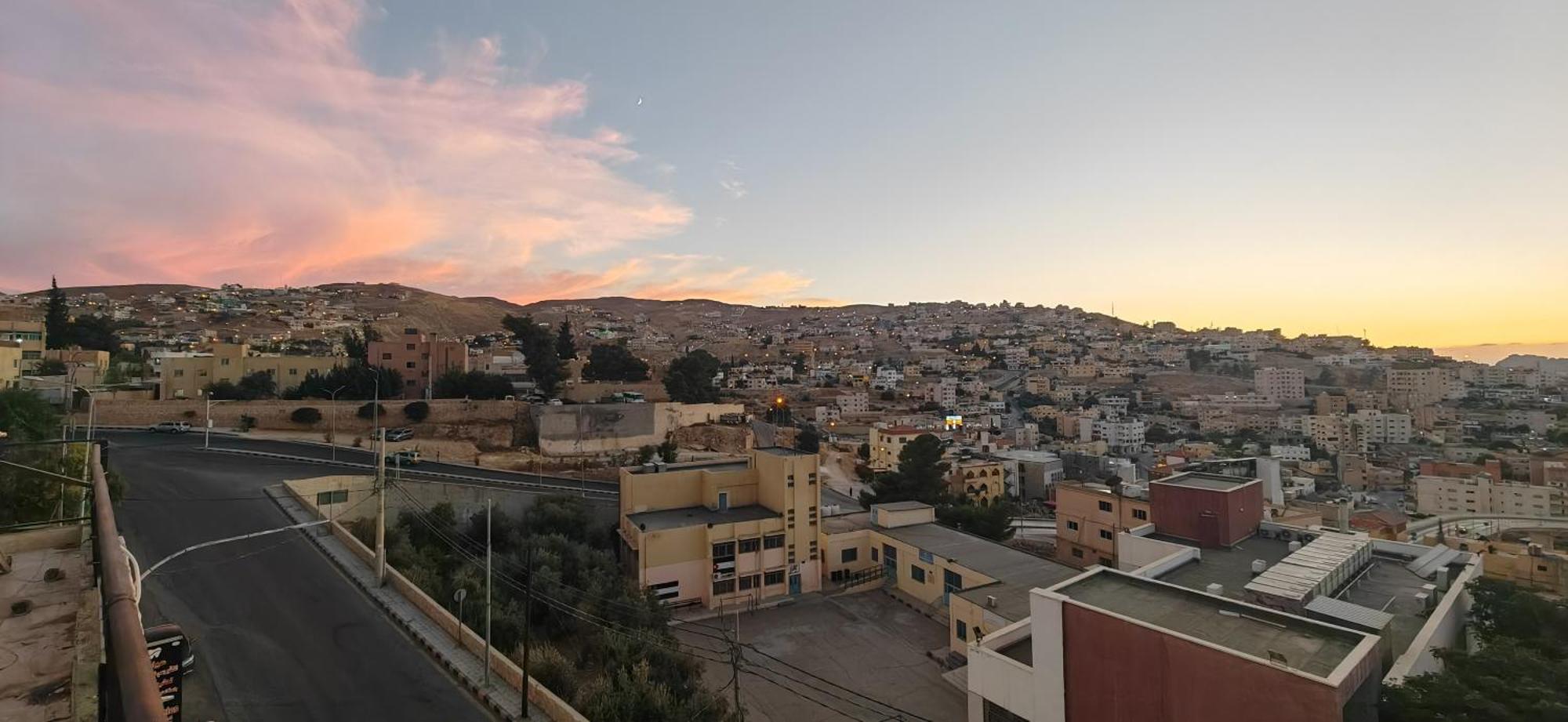 فندق كليوبترا وادي موسى المظهر الخارجي الصورة